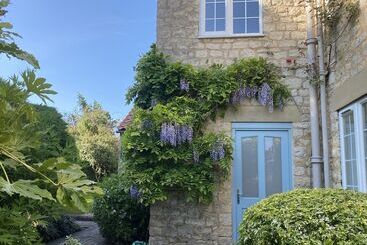 Сельский дом Castle View