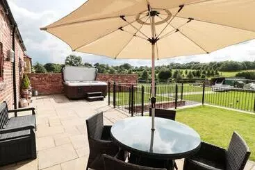 コテージ Manor Barn