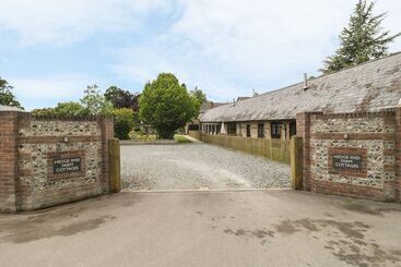Сельский дом Corner Barn