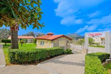 Aparthotel Gold Lion Apart