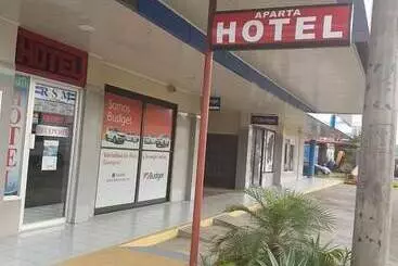 ホテル Jl Serracin Apart