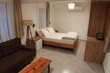 Lindos Pension