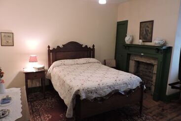 Bed and Breakfast The Noon Collins Inn