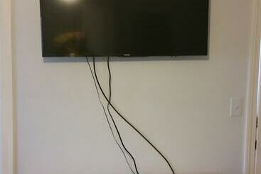 Отель 12 Ashworth Ave