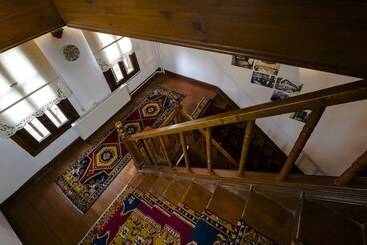 בית מלון כפרי Havuzlu Asmazlar Konagi