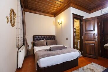 Otel Tahir Aga Konagi