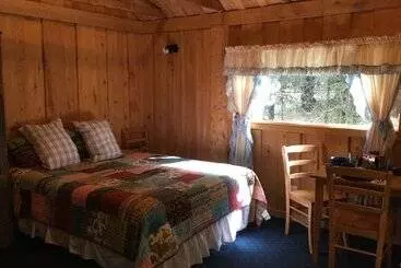 Mökkimajoitus Renfro S Lakeside Retreat   Cabin S And R.v. Park