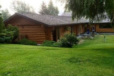 מוטל Cariboo Lodge