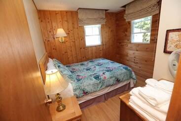 Parkside Cottages And Suites