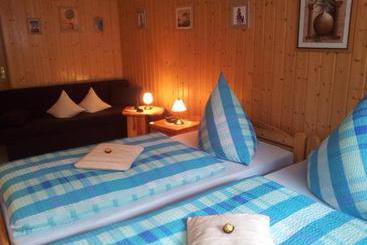 Hotelli Boarding House Inge