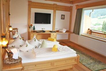 Отель Nesselwanger Hof