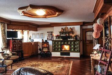 ホテル Vierjahreszeiten