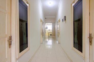 호텔 D'kost 3 Syariah By Oyo Rooms