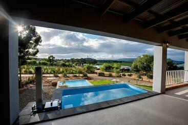 شقق خاصة سياحية La Belle Vie At Village Living