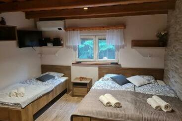 דירות לתיירים Gozdarjeva Hiška M&k