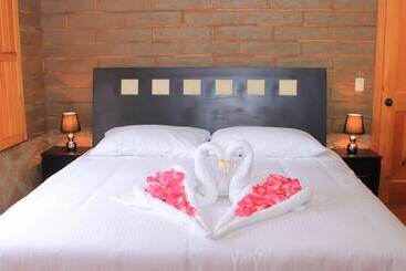 Hotelli Y Cabañas Mountain Lodge