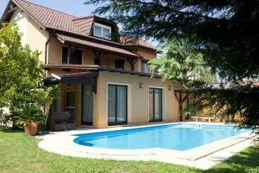 Turistlejligheder Villa Maria