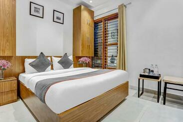 בית מלון כפרי Super Capital O The Arrow Near Rithala Metro