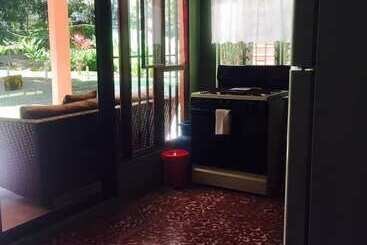 هتل Casa Angela Hostel