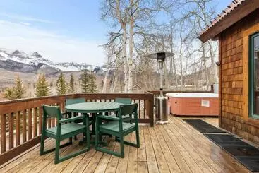 Pisos turísticos Russell Home By Avantstay Expansive Deck Stunning Views Hot Tub