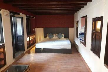 Best Hive B&b Guesthouse Inn