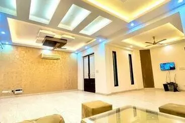 Otel The Majestic Residency