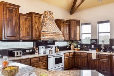 آپارتمان‌های توریست‌ها Hudson By Avantstay Magnificent Home W/ Beautiful Views, Multiple Living Areas, Pool & Games!