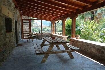 관광객 아파트 Amplia Y Cómoda Casa De Piedra Con Porche Y Jardín