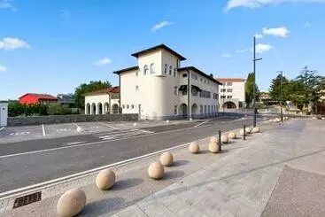 هتل Toscanina Garni