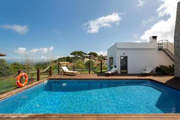 پانسیون Beguest Sunroca Suites