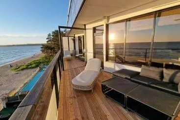 هتل آپارتمان Pirita Beach View Suites