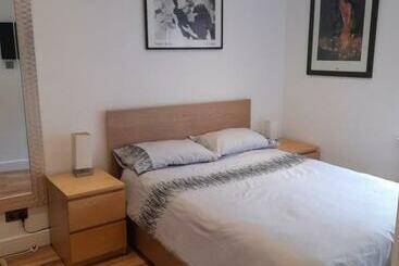 مبيت وإفطار Lovely Home With Full En Suite Double Bed Rooms