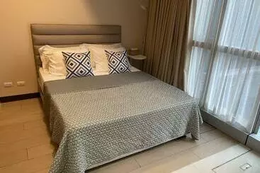 آپارتمانهای توریستها 1 Br Condo Uptown Parksuites Bgc, High Floor, Morning Sun