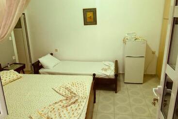 پانسیون Dina House