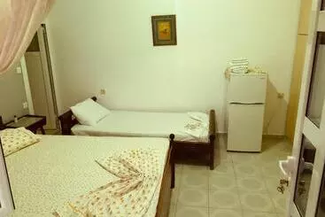 پانسیون Dina House