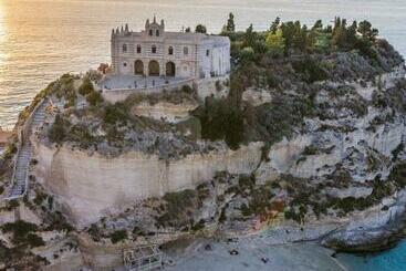 ペンション Lady White