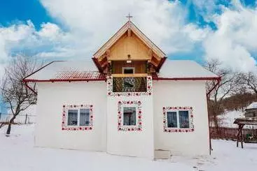 Majatalo Casuta Cu Flori