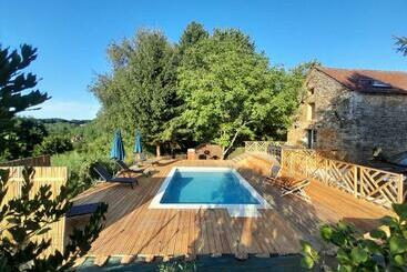 דירות לתיירים La Maison Du Roustigou