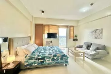 هتل آپارتمان Luxury Condotel Across Naia Manila Airport
