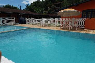 펜션 Ubatuba Suítes