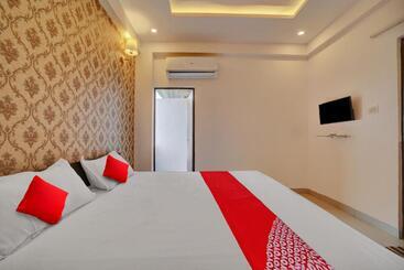 Hotel Oyo 91026 Pearl Inn