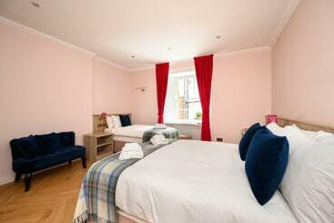 旅馆 Quiet And Spacious Family Room