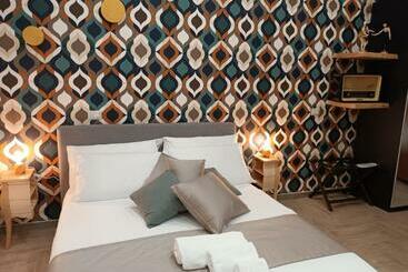 تختخواب و صبحانه Geometric Art Home