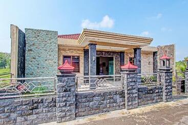 Hôtel Oyo 91353  Surya Andesa