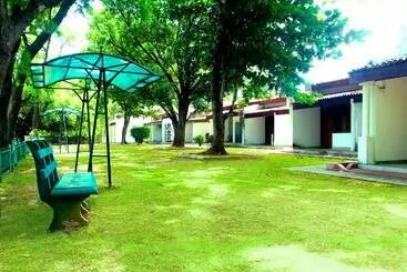 Lomakeskus New Rest House Inn