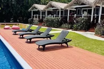 ツーリストアパートメント Red Hibiscus Villas