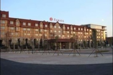 Отель Ramada Kunming North