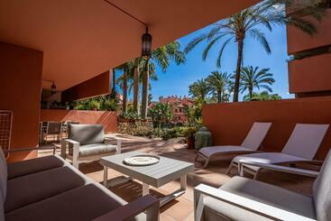 Жильё для туристов Precioso Apartamento De Planta Baja En Las Salinas, Estepona