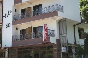 پانسیون Artist House