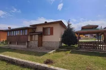 ツーリストアパートメント вила боби